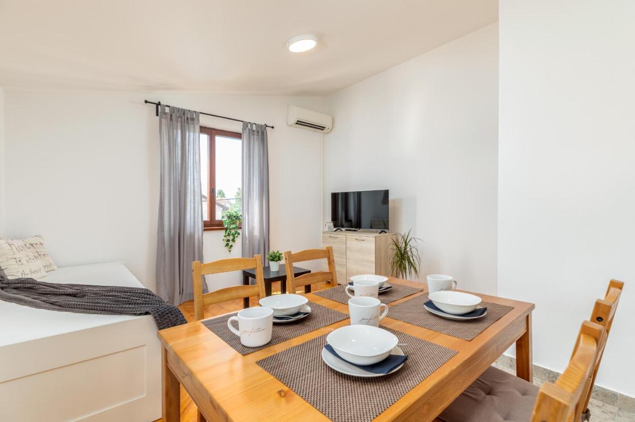 Apartment Tesic Close To The Sea With Shared 4Xbicycles Fažana Exteriör bild