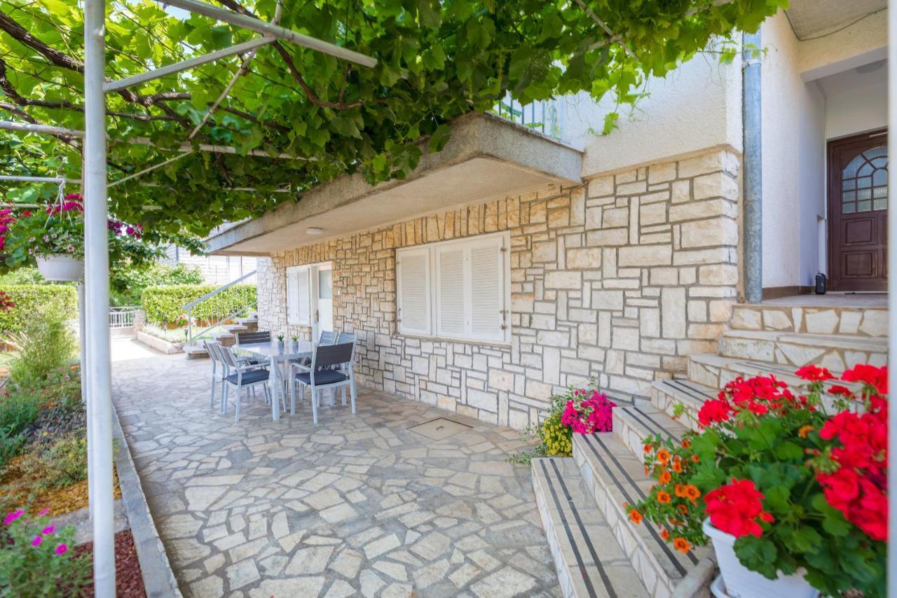 Apartment Tesic Close To The Sea With Shared 4Xbicycles Fažana Exteriör bild