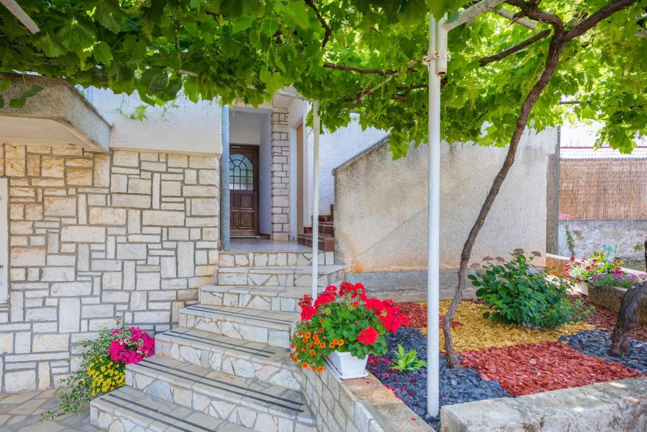 Apartment Tesic Close To The Sea With Shared 4Xbicycles Fažana Exteriör bild