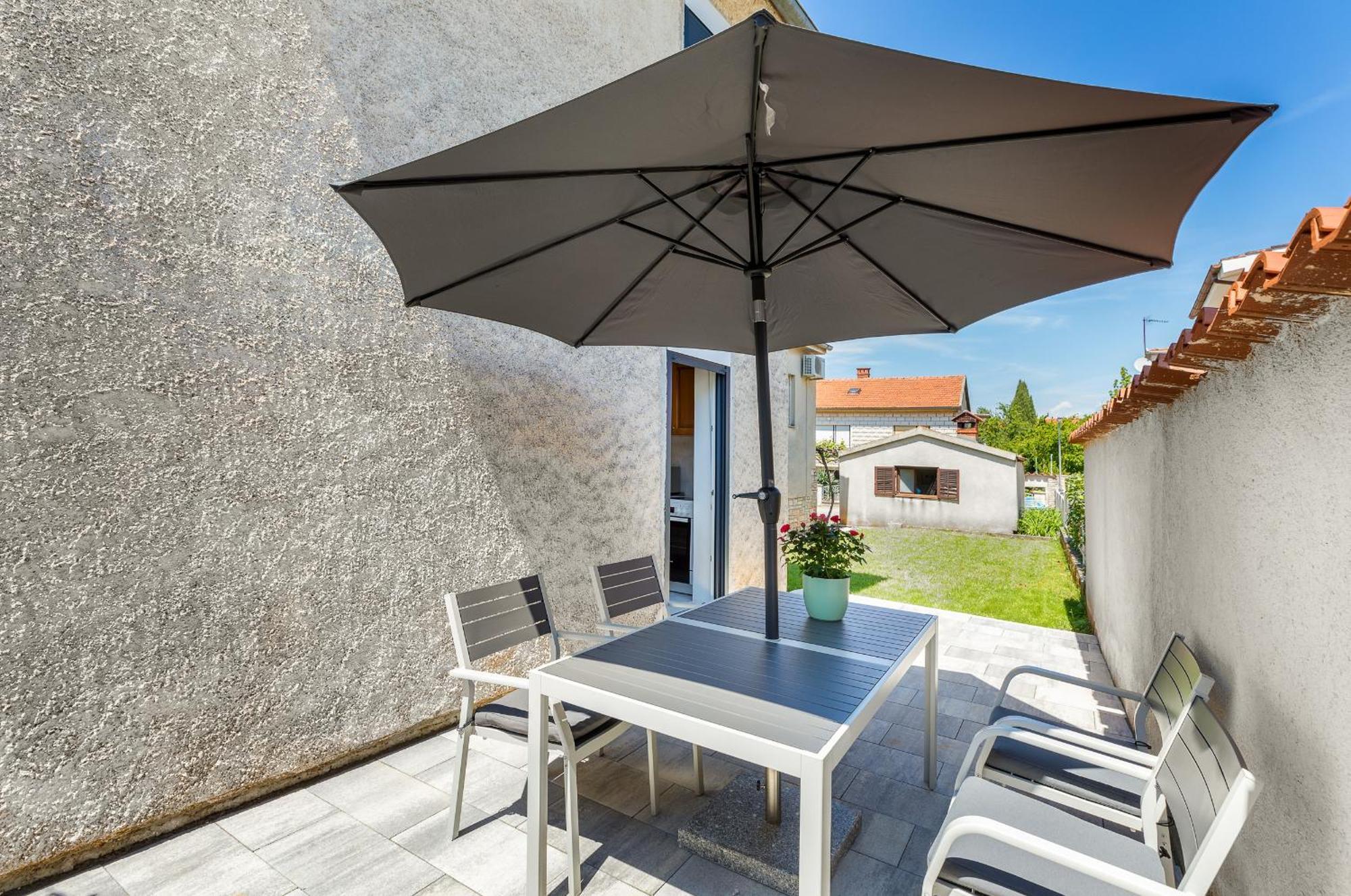 Apartment Tesic Close To The Sea With Shared 4Xbicycles Fažana Exteriör bild