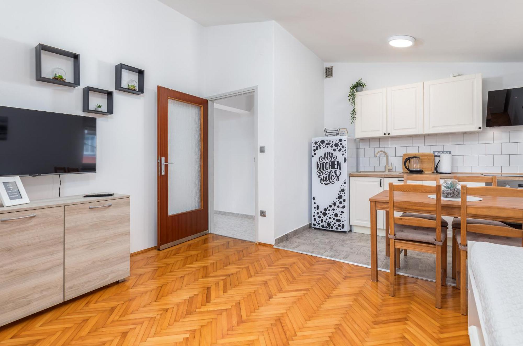 Apartment Tesic Close To The Sea With Shared 4Xbicycles Fažana Exteriör bild