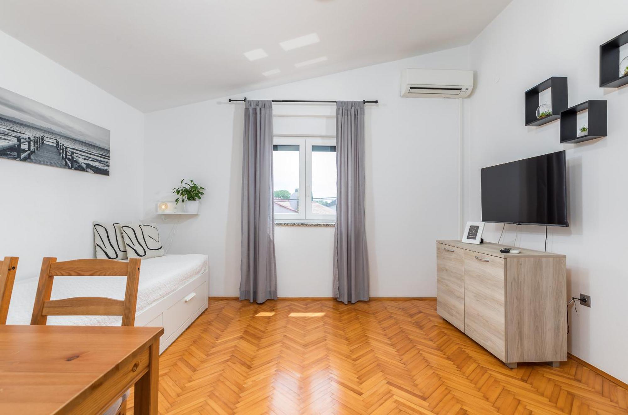 Apartment Tesic Close To The Sea With Shared 4Xbicycles Fažana Exteriör bild